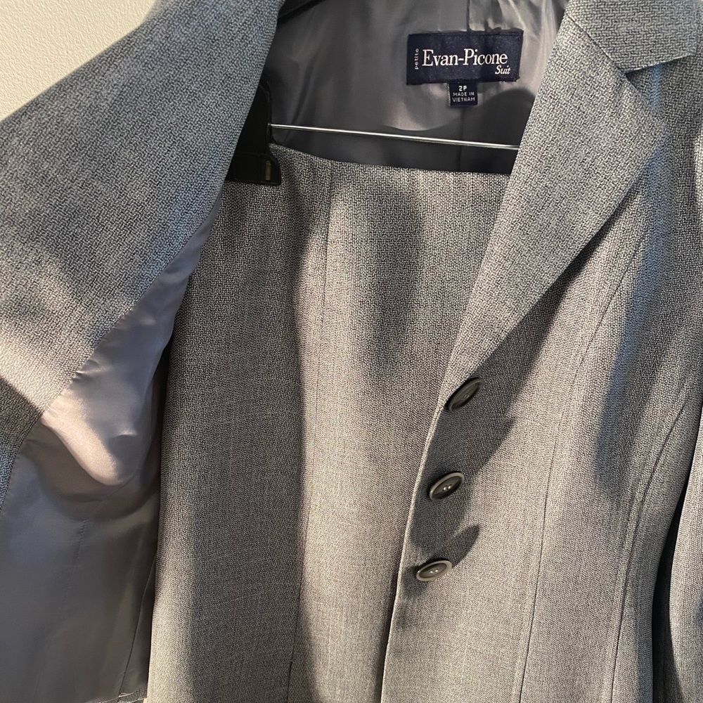 Evan Picone Suit with skirt - Picture 4 of 6